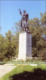 Памятник на братском захоронении  партизан в городе Кингисеппе