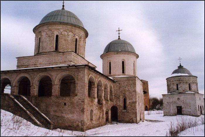 Ивангородская крепость. Успенский и Никольский храмы
