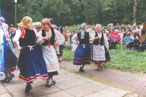 The International folk  festival of the native people of the Karelian Isthmus in the museum-preserve 