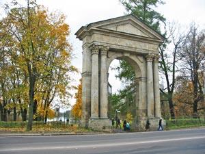 Gatchina park. The Admiral Gate