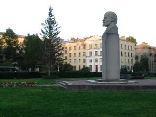 Пикалёво. Памятник В.И.Ленину