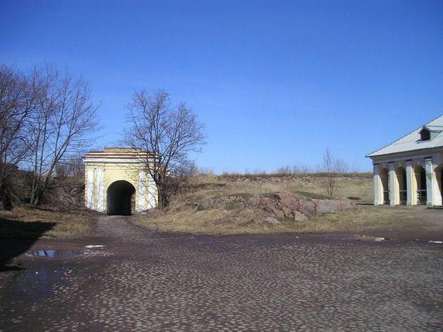 The Annensky fortifications. The Fridrikhgamskiye gates and the building of the guardroom.