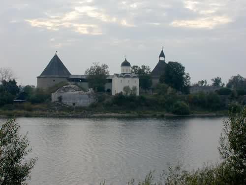 Староладожская крепость. Вид со стороны реки Волхов