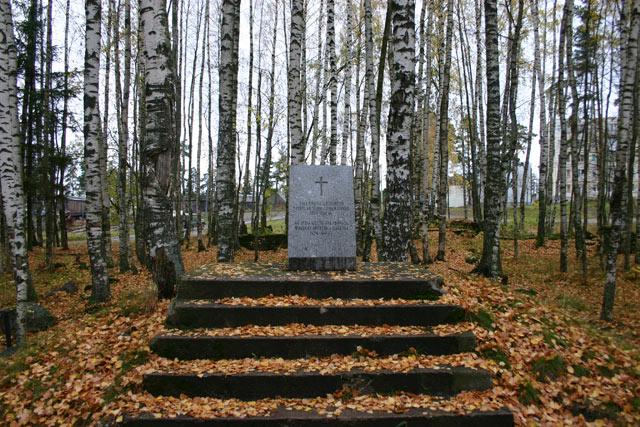 Поселок Громово. Памятный знак на месте финской церкви Саккола