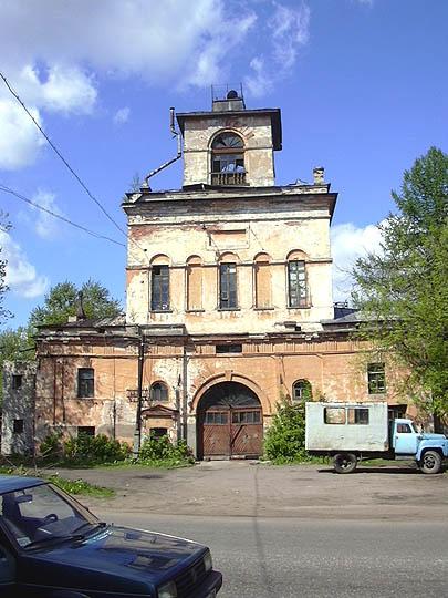 Надвратная церковь Св. Екатерины (архитектор И.Шарлемань, 1836-37) в г. Тихвине