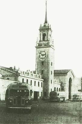 Город Волхов.  Привокзальная площадь. Фото 1958