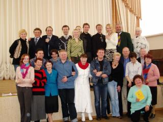 Участники и члены жюри областного фестиваля «Театральная весна» (г.Луга, 2006)